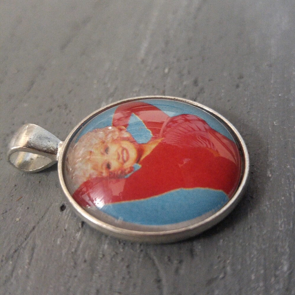 Dolly Parton Glass Pendant - Picture 2 of 2